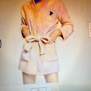 New Victoria’s Secret tye dyed plush robe in xs/s. 34” bust and 30” length